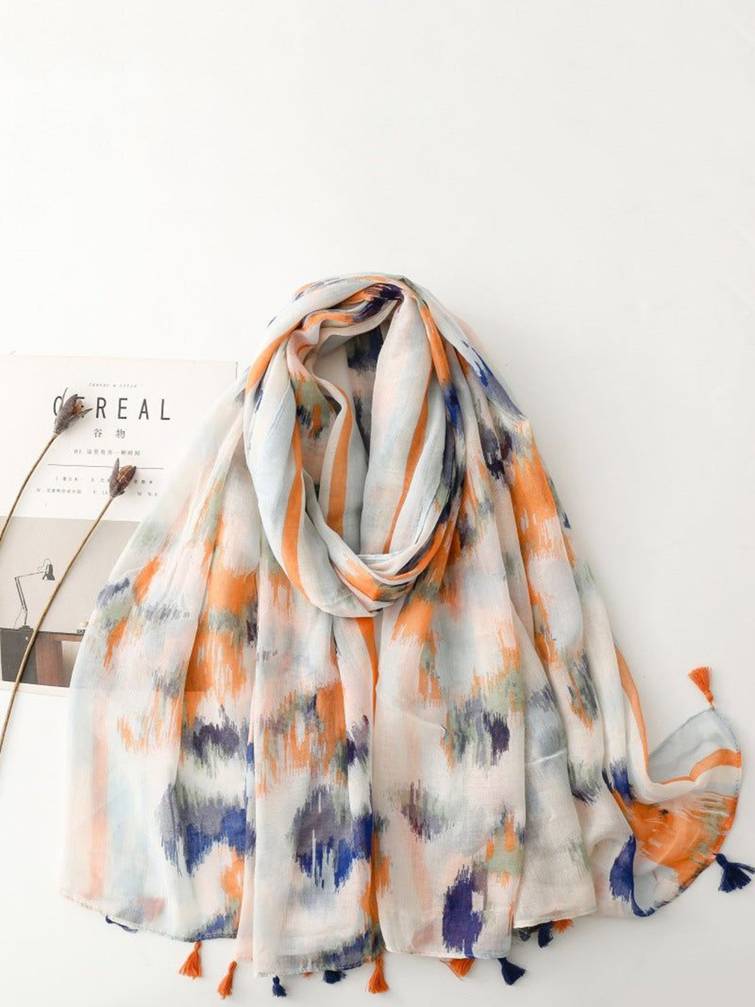 QUECY Women Abstract Printed Scarf with Frayed Border