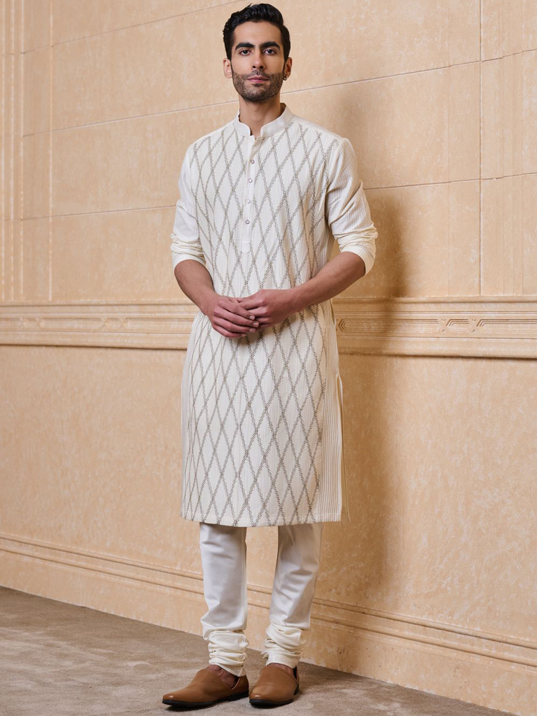 Tasva Men Textured Embroidered Regular Thread Work Pure Cotton Kurta with Churidar