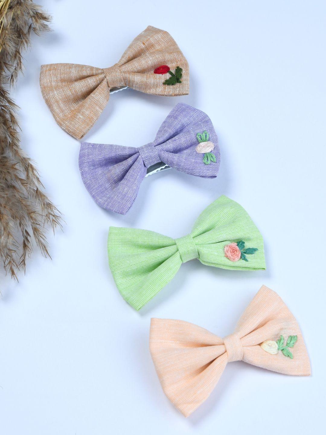 FUNKRAFTS Girls Set of 4 Linen Embroided Bow Alligator Hair Clip