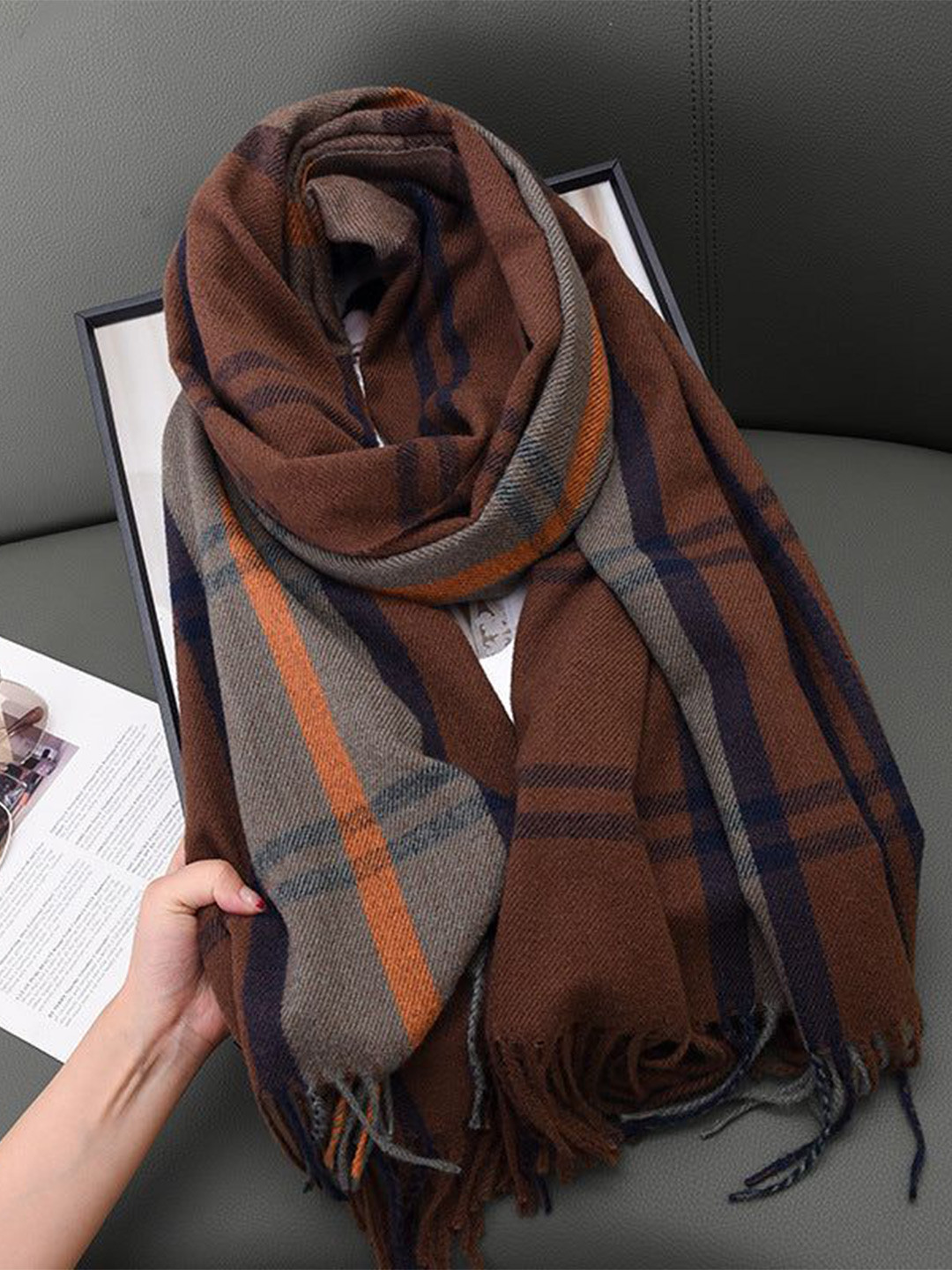 QUECY Women Colourblocked Checked Tasselled Stole