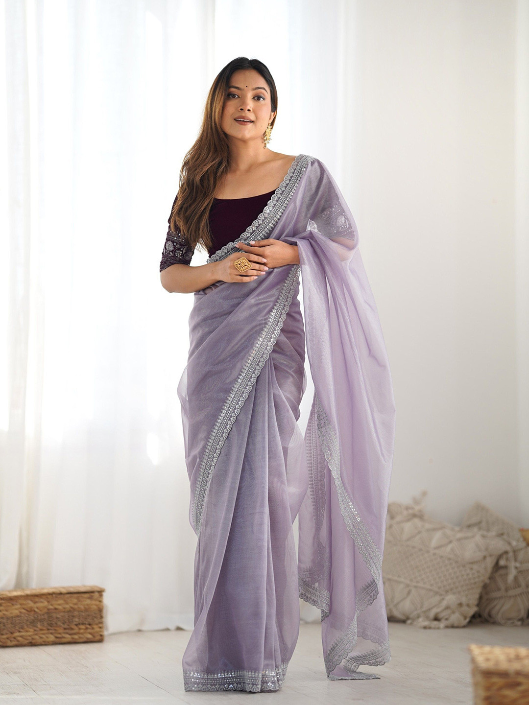 DIVASTRI Embellished Sequinned Border Net Saree