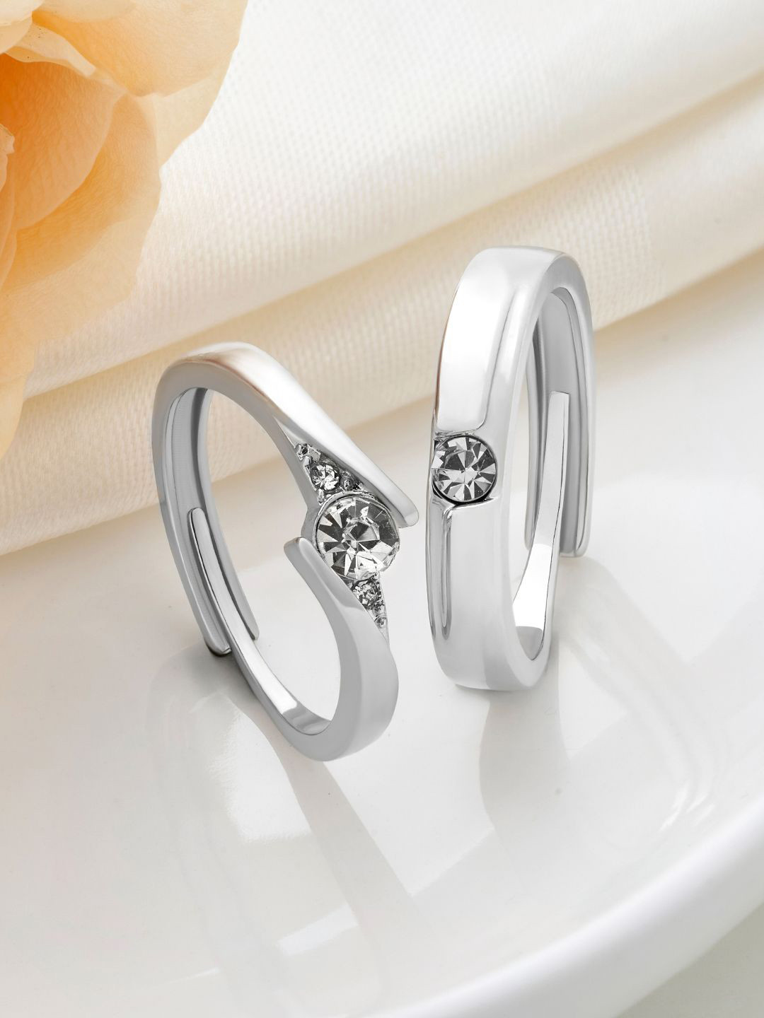 JOKER & WITCH Unisex Set Of 2 Stones Studded Han & Leia Diamond Couple Rings