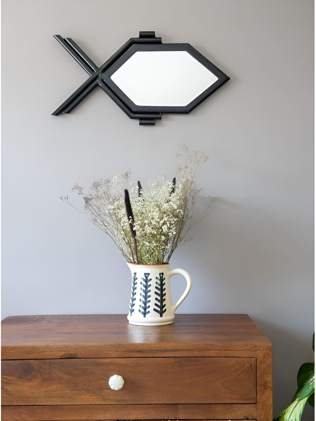 FREEDOM TREE Calbasu Black Fish Shaped Metal And Glass Wall Mirror