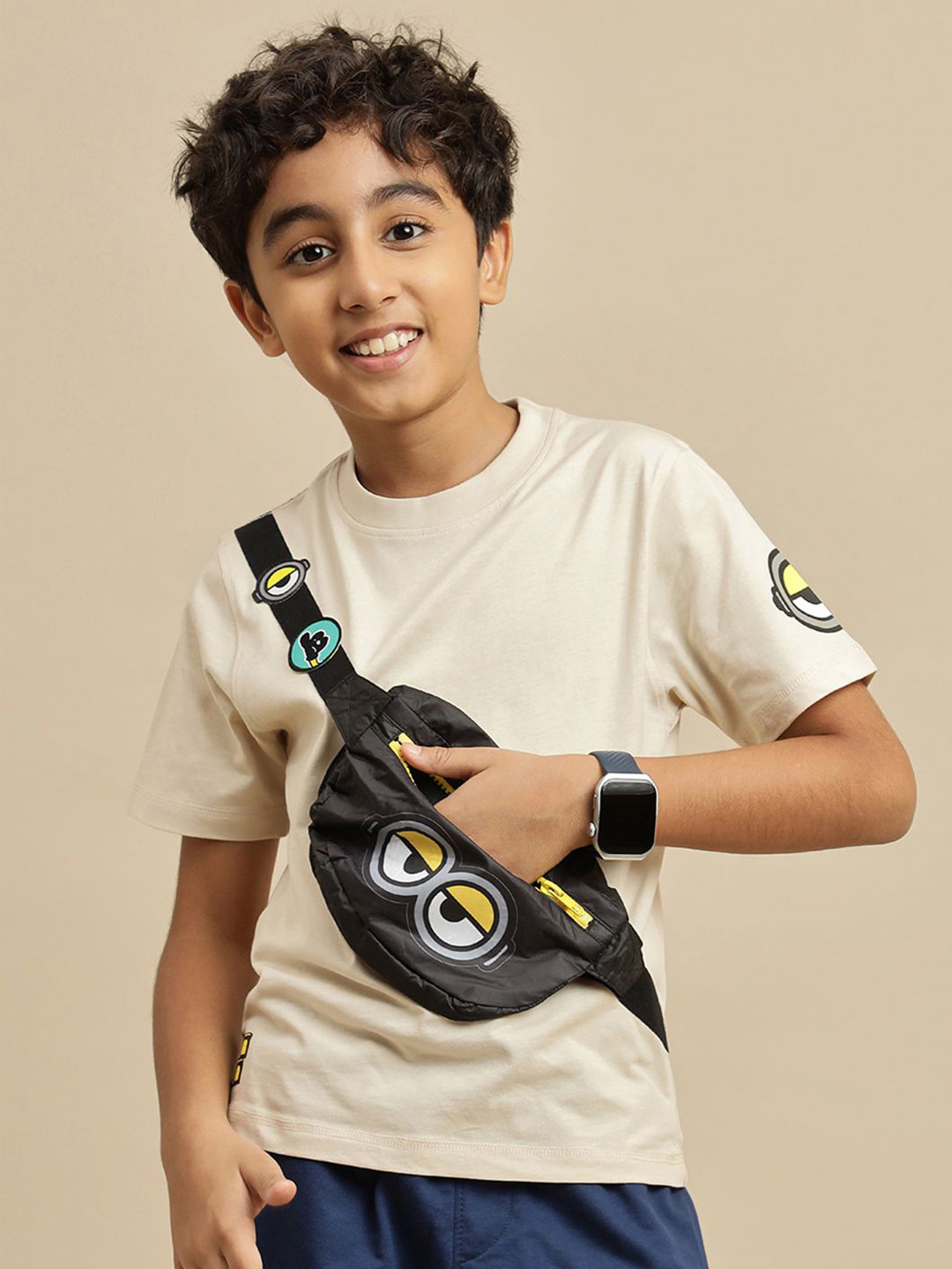 Kids Ville Boys Minions Printed Regular Fit T-shirt with Pouch Bag