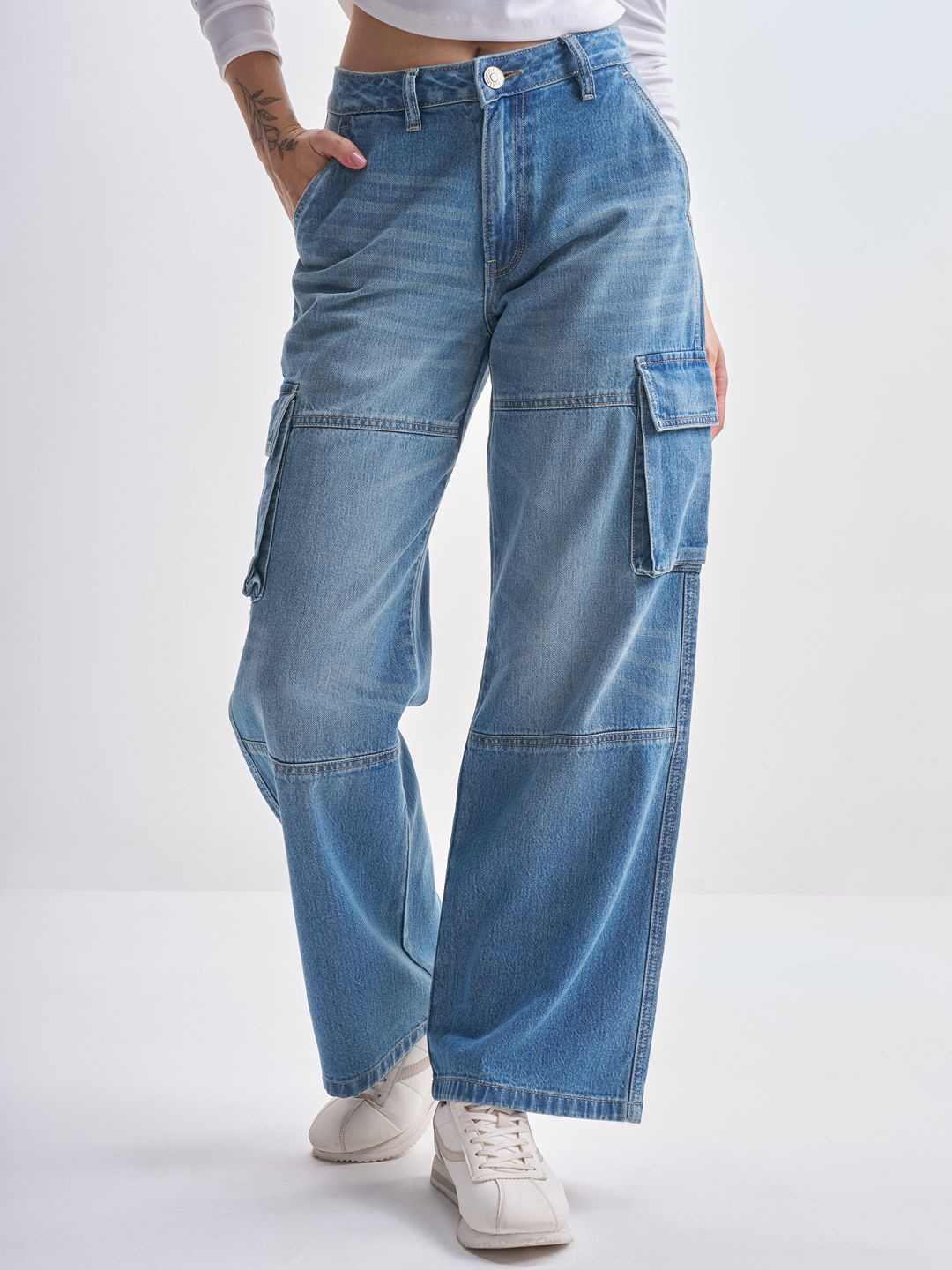 Street By Tokyo Talkies Women Straight Fit Cargo Styles Light Fade Stretchable Jeans