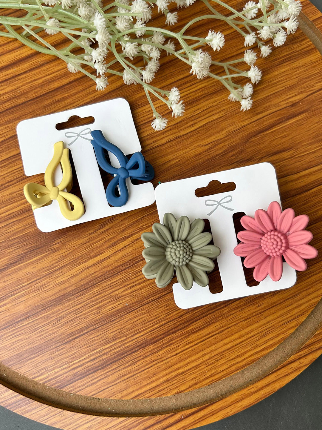 Radhya Accessories Women Set of 4 Claw Clip Minimal Matte 5 CM Flower Bow Hair Claws
