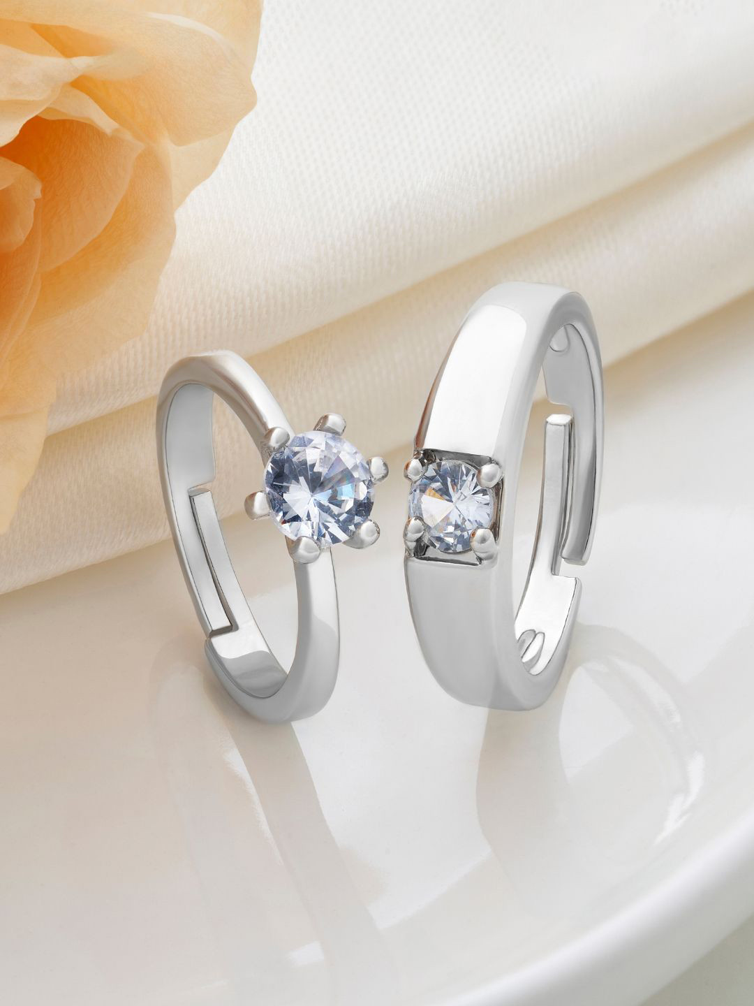 JOKER & WITCH Unisex Set Of 2 Stones Studded Wade & Vanessa Diamond Couple Rings