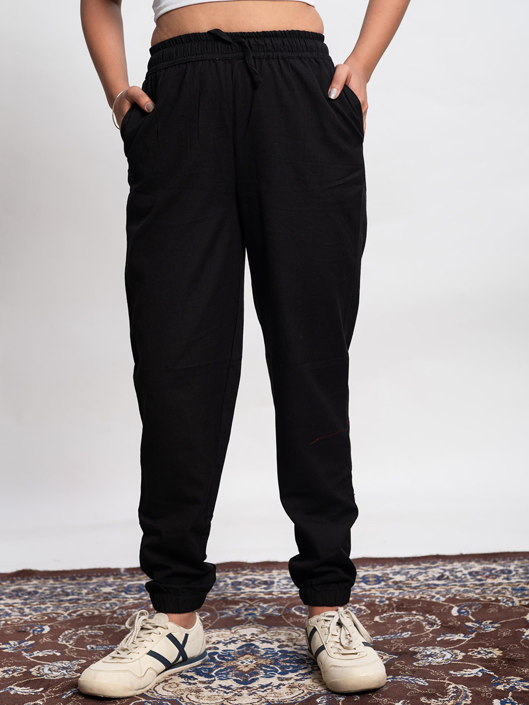 Me Craft Women Relaxed Straight Leg Relaxed Fit High-Rise Cotton Joggers Trousers
