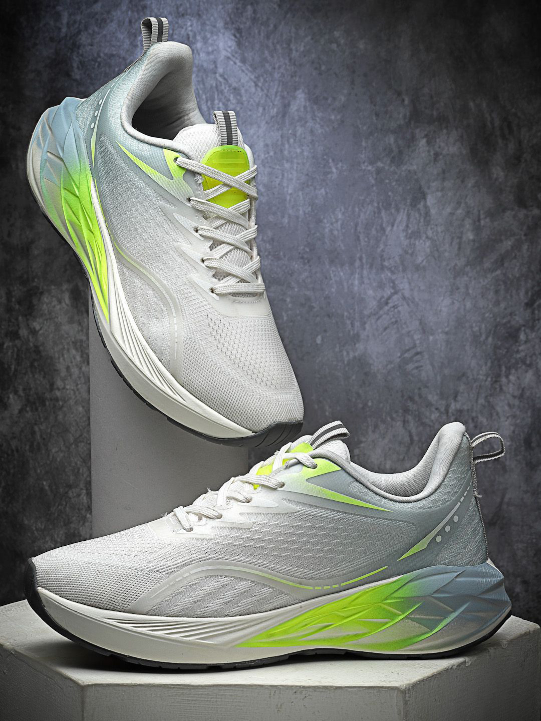 KANGAROOZ Men Colorblock  Mesh Running Non-Marking Shoes