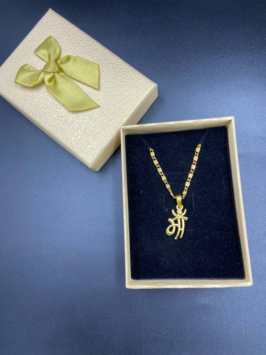 Psight Unisex Artificial Stones Studded Contemporary Maa Pendant With Chain