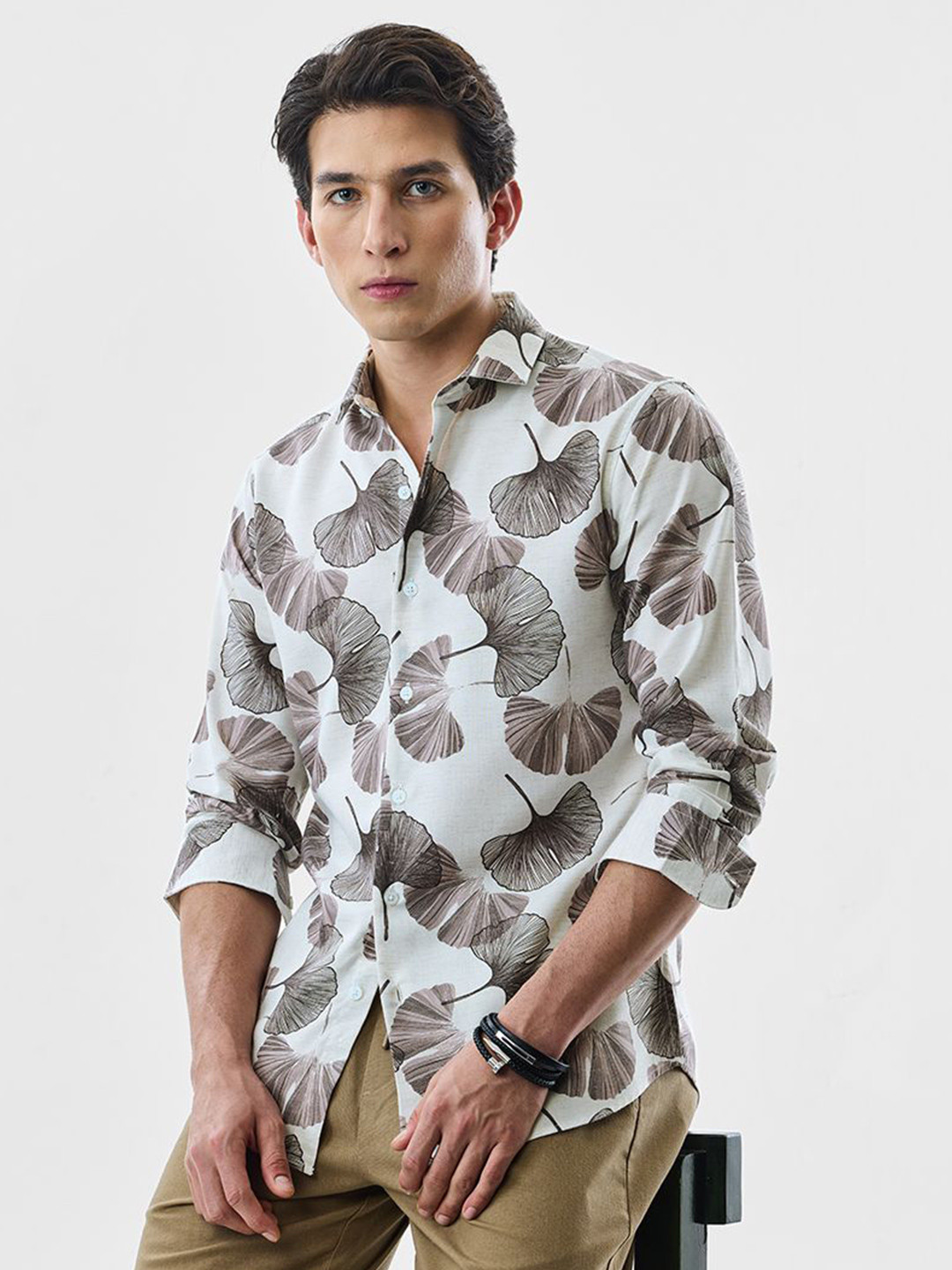 Snitch Floral Printed Spread Collar Slim Fit Shirt
