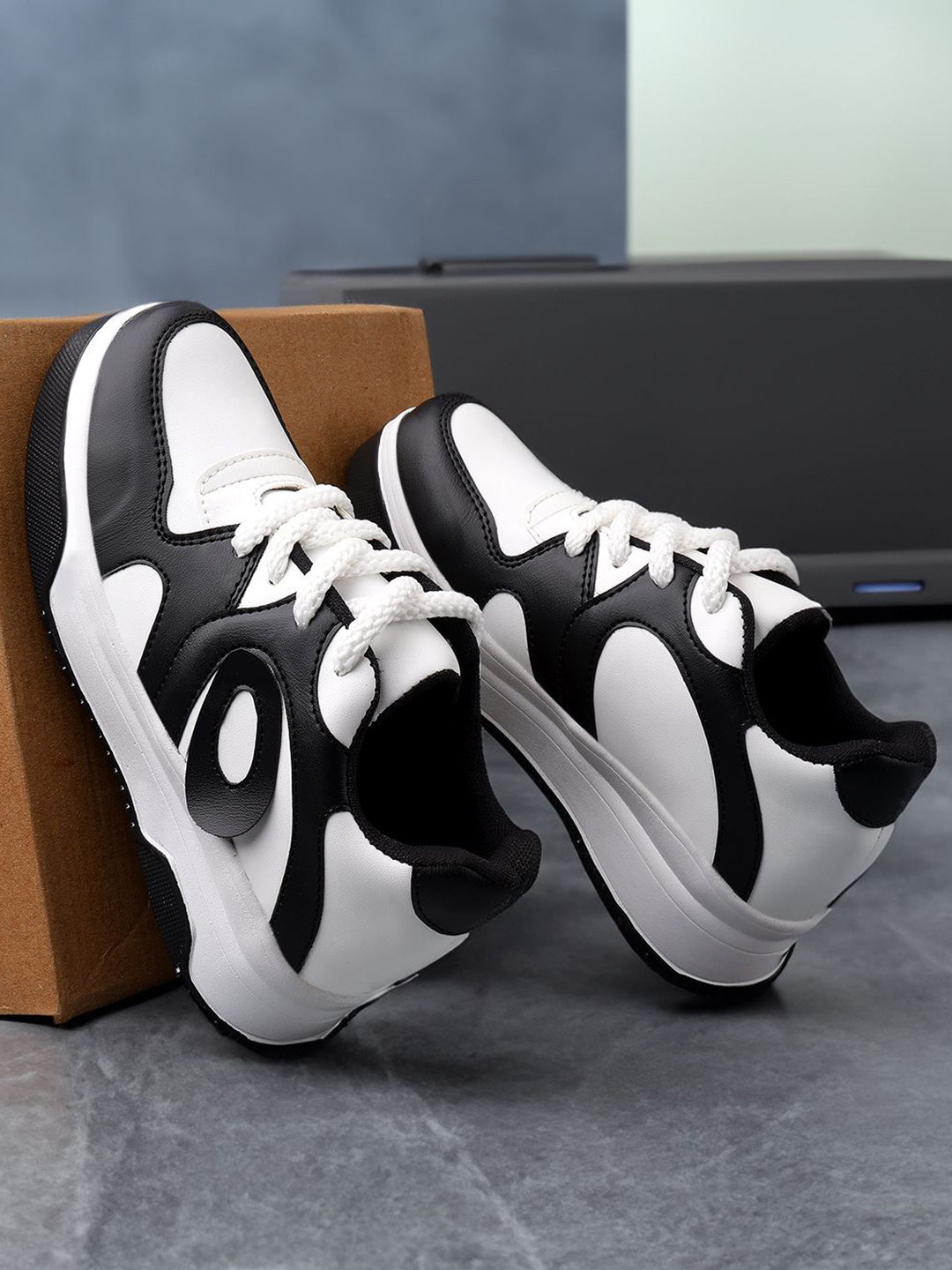 Lutton Women Colourblocked Round Toe Sneakers