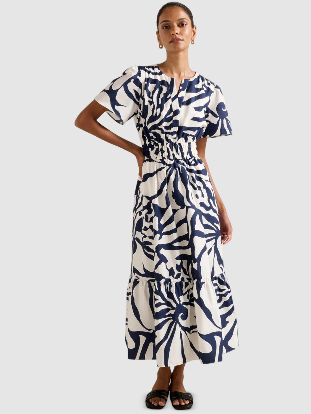 Forever New Women Eleanor Petite Printed Tiered V-Neck Puff Sleeve A-Line Midi Dress