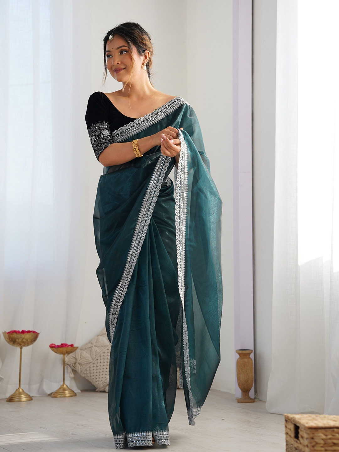 DIVASTRI Net Embroiderd Lace Border Saree With Unstitched Blouse Piece