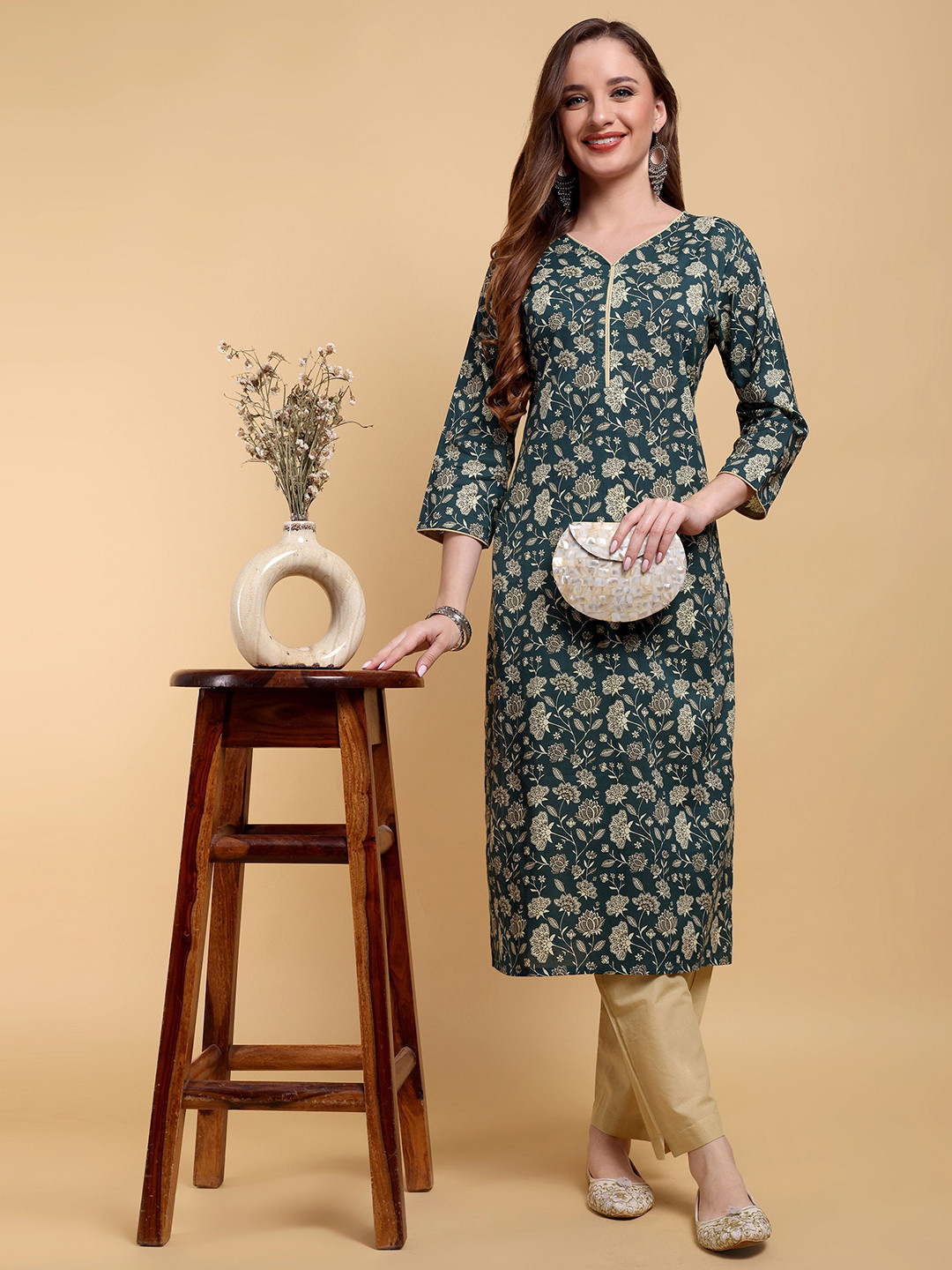 VICITRA Floral Printed Cotton V-Neck Straight Kurta