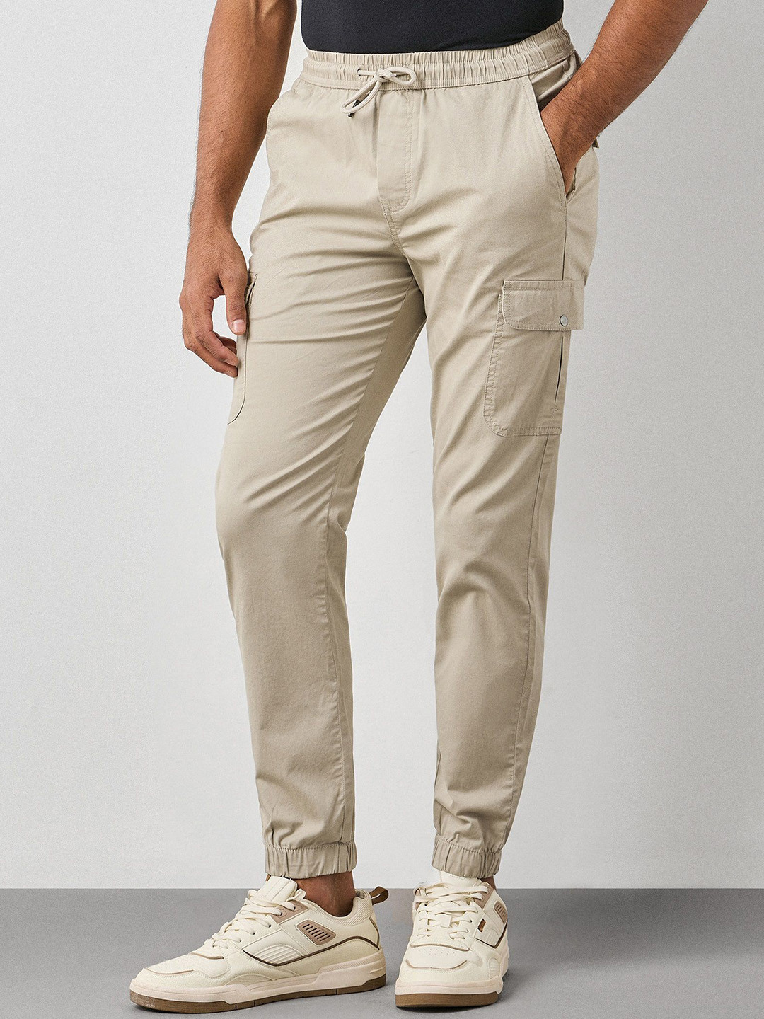 Red Flame Men Solid Mid-Rise Cargo Style Joggers