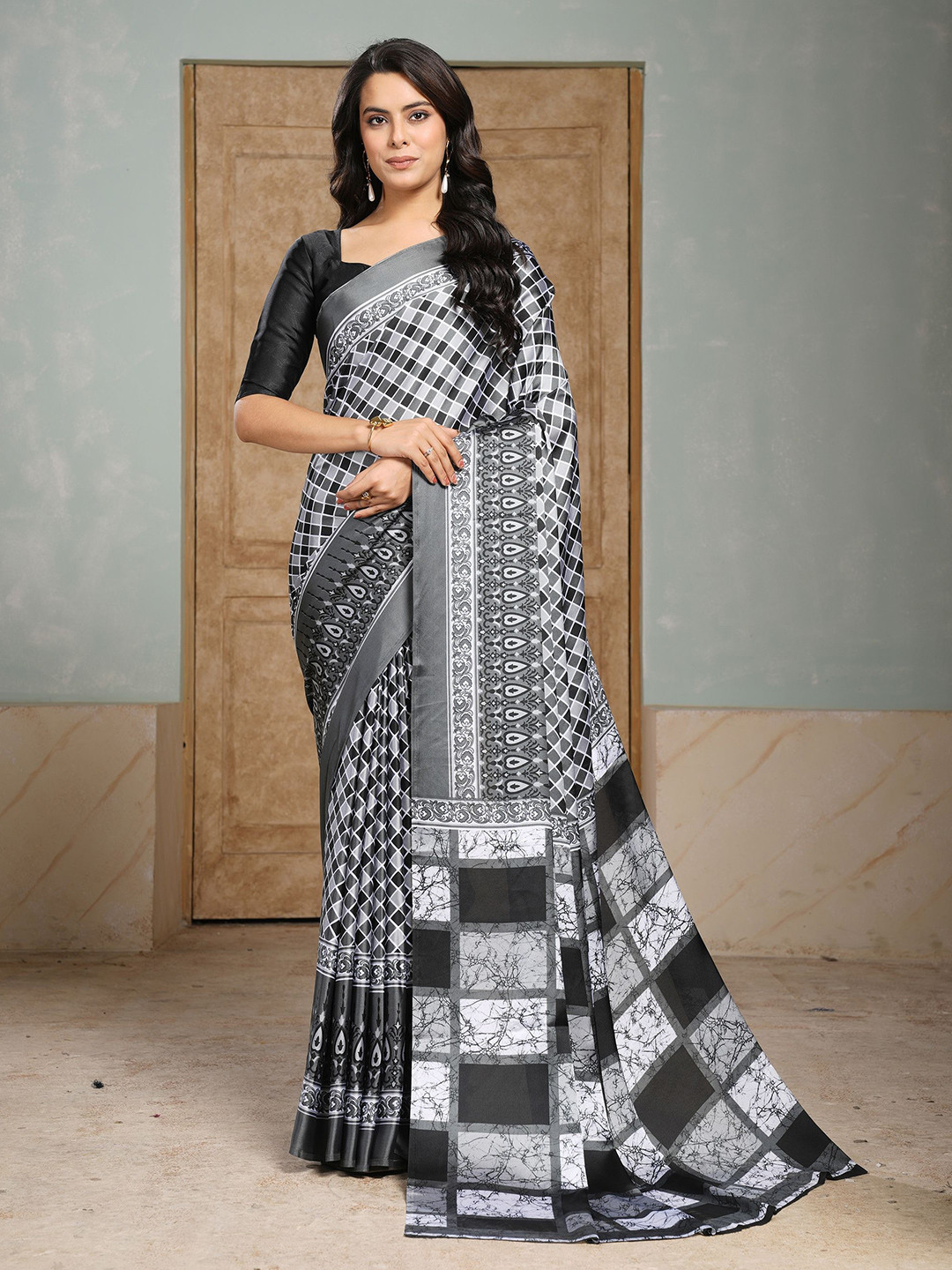 Garden Vareli WomenPrinted Saree