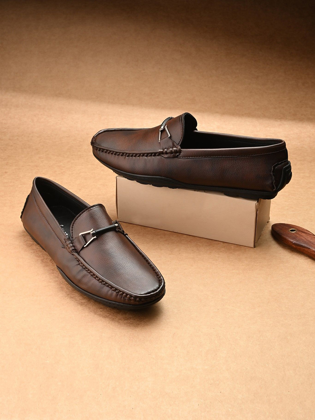 K Footlance Men Textured Horsebit Loafers