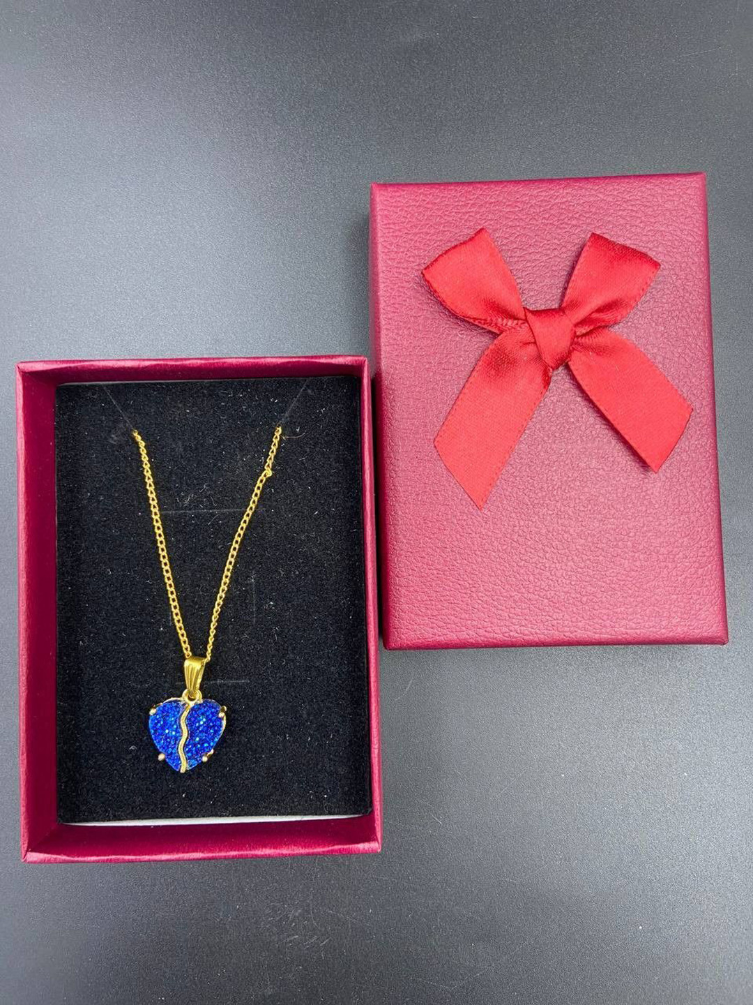 Psight Unisex Blue Glitter Heart  Shaped Pendant With Chain