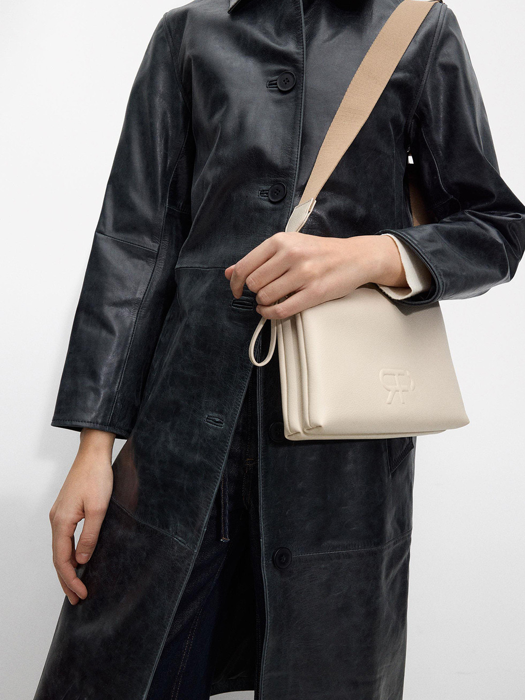 PARFOIS Structured Sling Bag