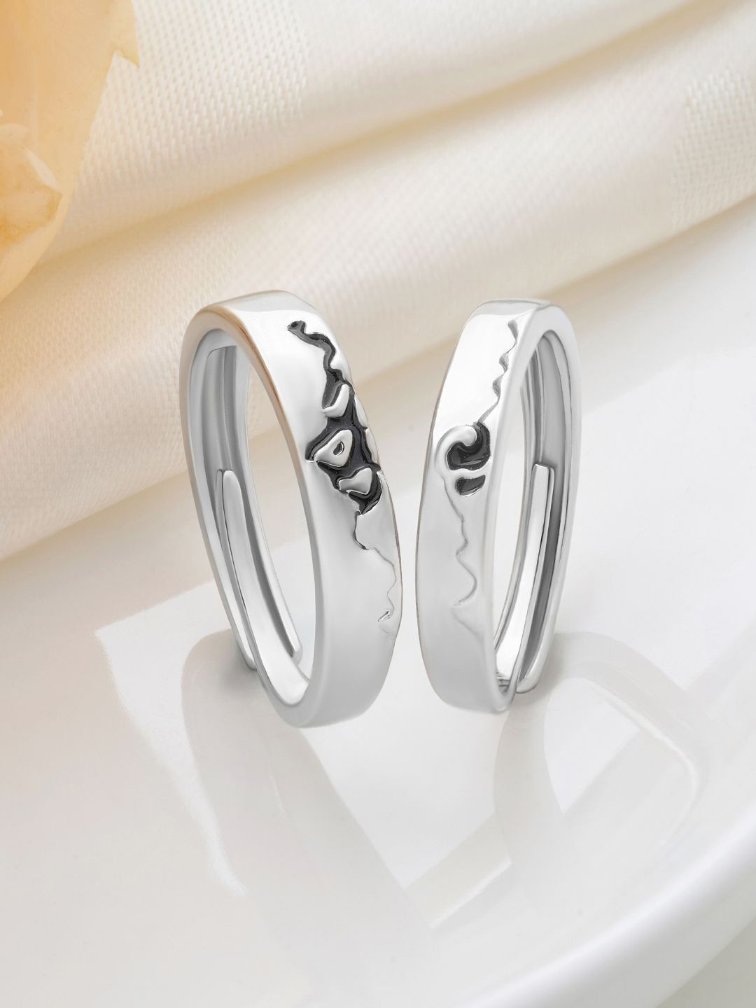 JOKER & WITCH Unisex Set Of 2 Jake & Melanie Diamond Couple Rings