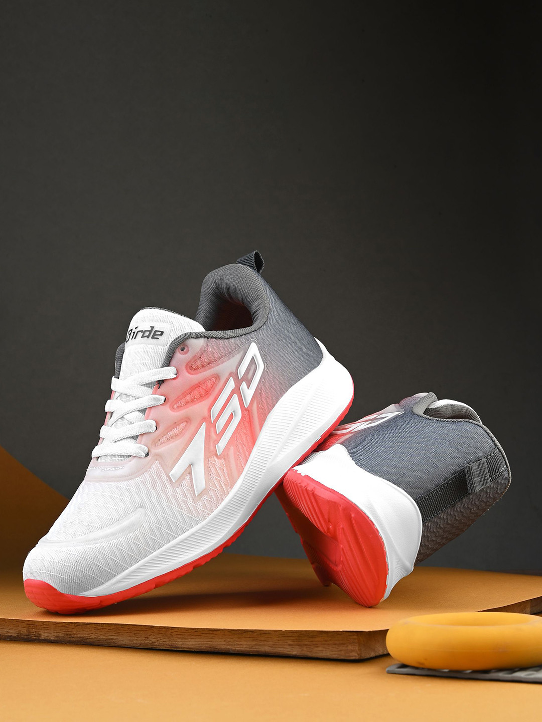 BIRDE Men Colourblocked Contrast Sole Sneakers