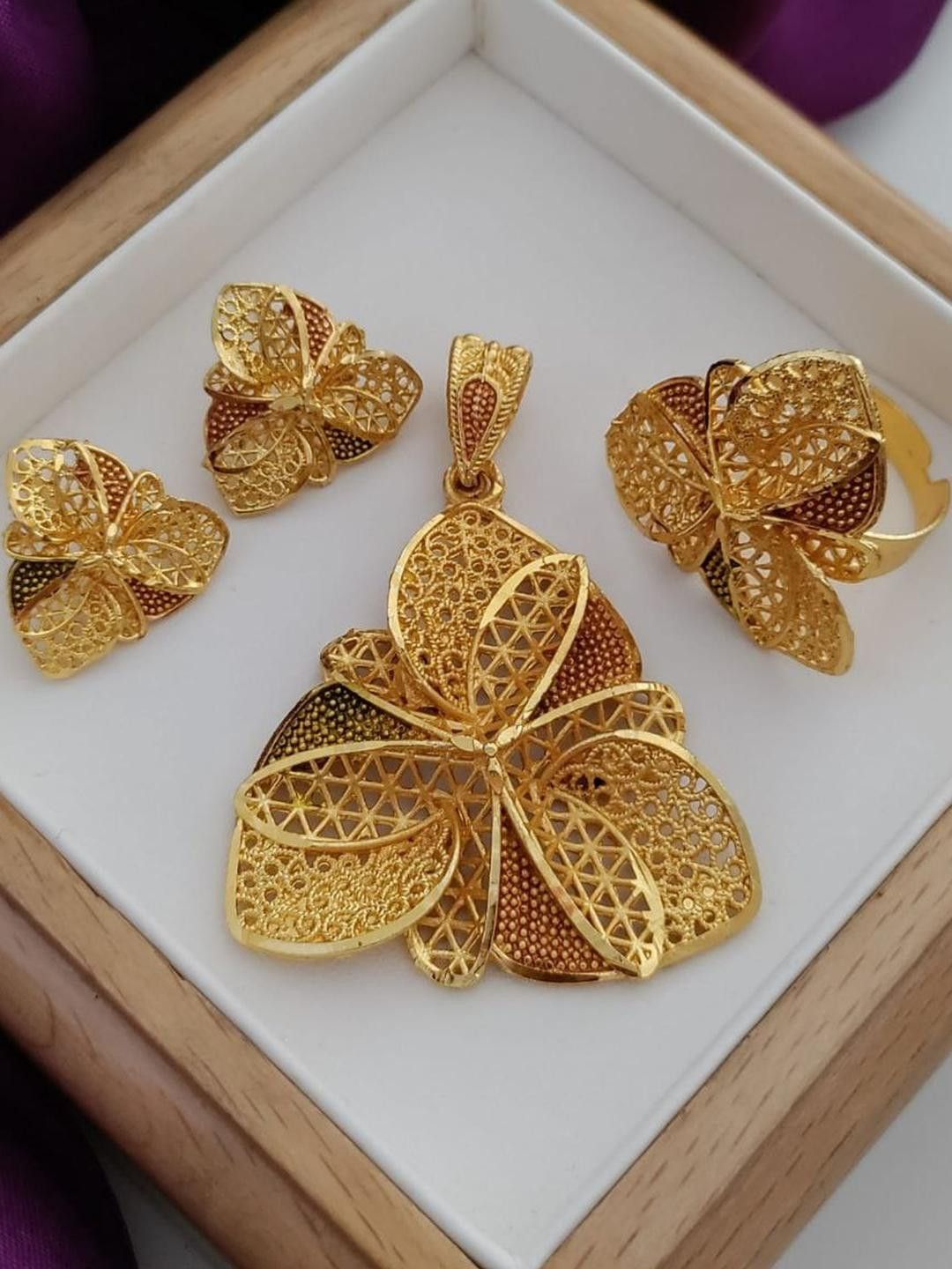 niva fashion Gold-Plated Floral Pendant With Earrings and Ring