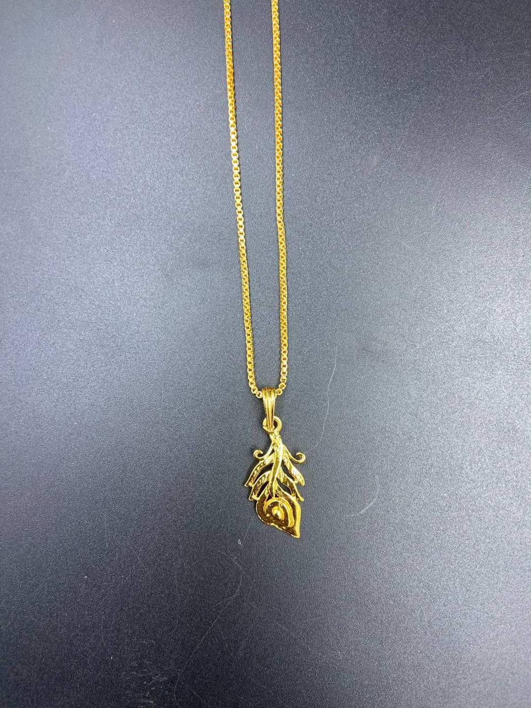 Psight Unisex Stainless Steel Feather Shaped Pendant With Chain