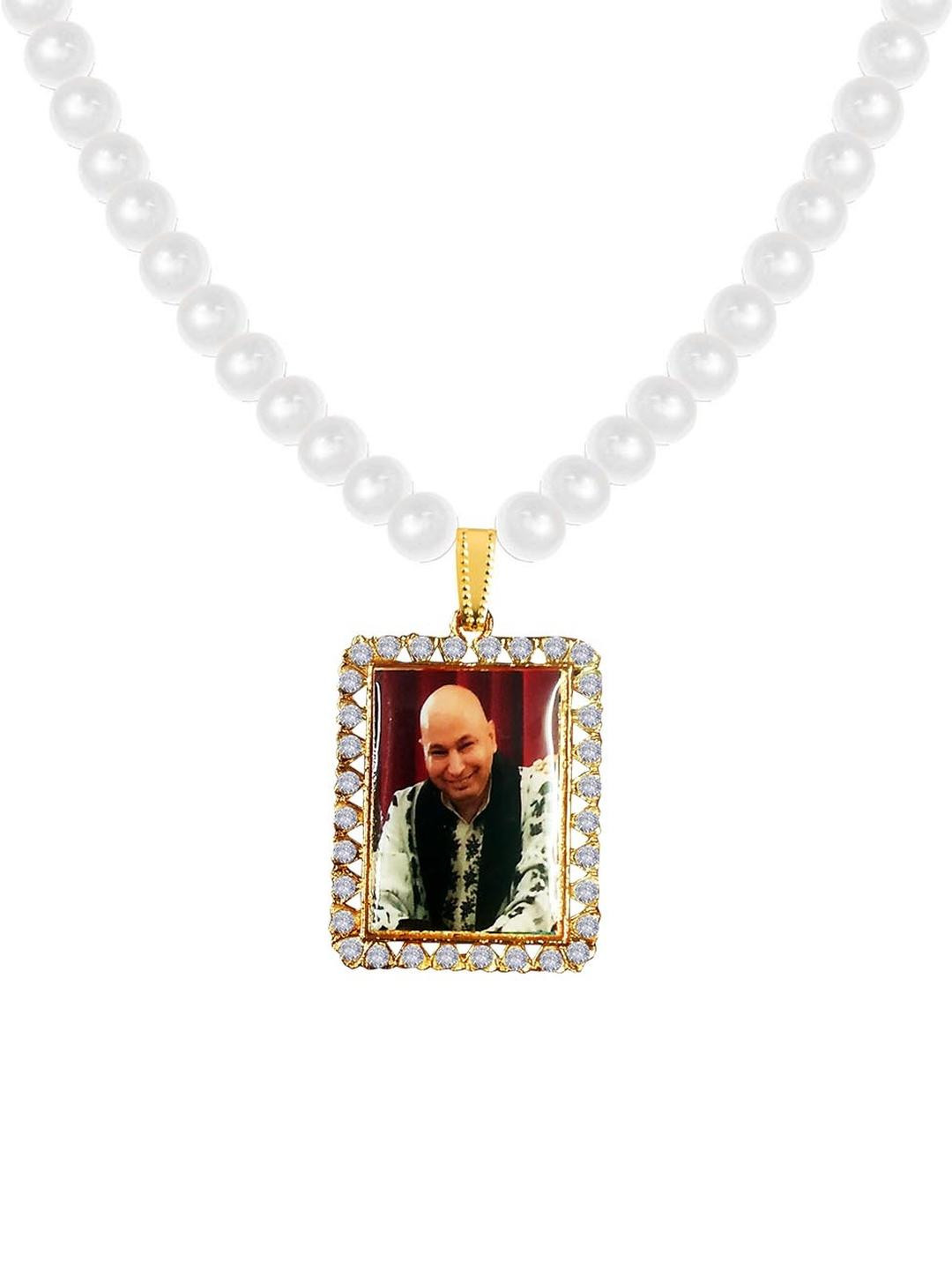 Airtick Unisex Golden Jai Guru Ji Swaroop Square Locket Artificial Beads Pendant