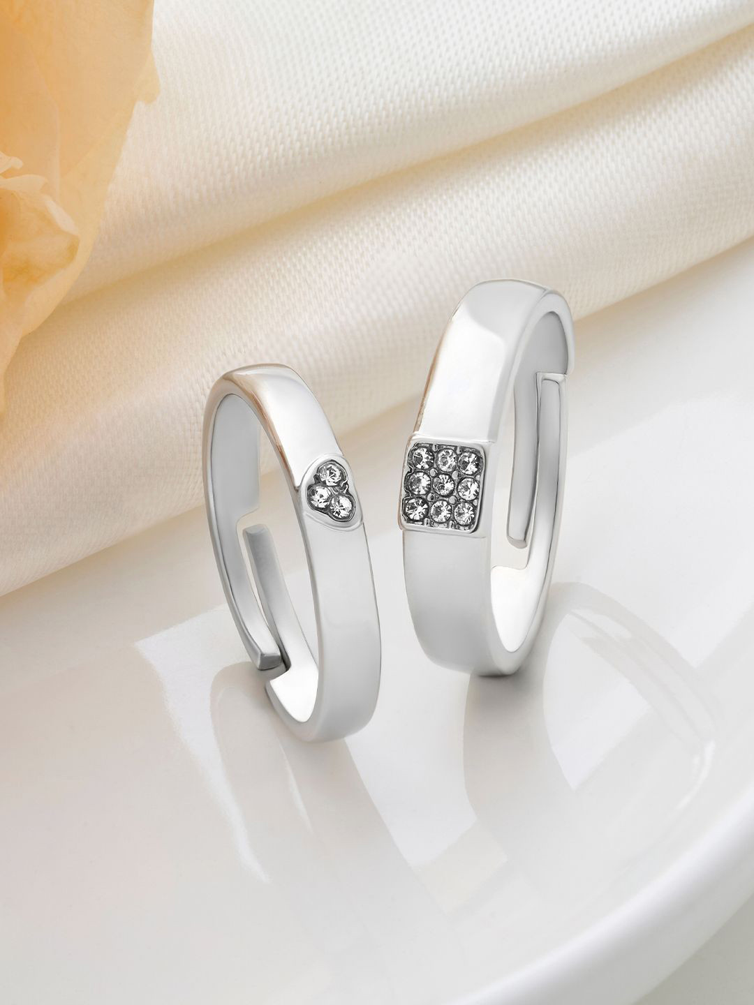 JOKER & WITCH Unisex Set Of 2 Stones Studded Jack & Elizabeth Diamond Couple Rings