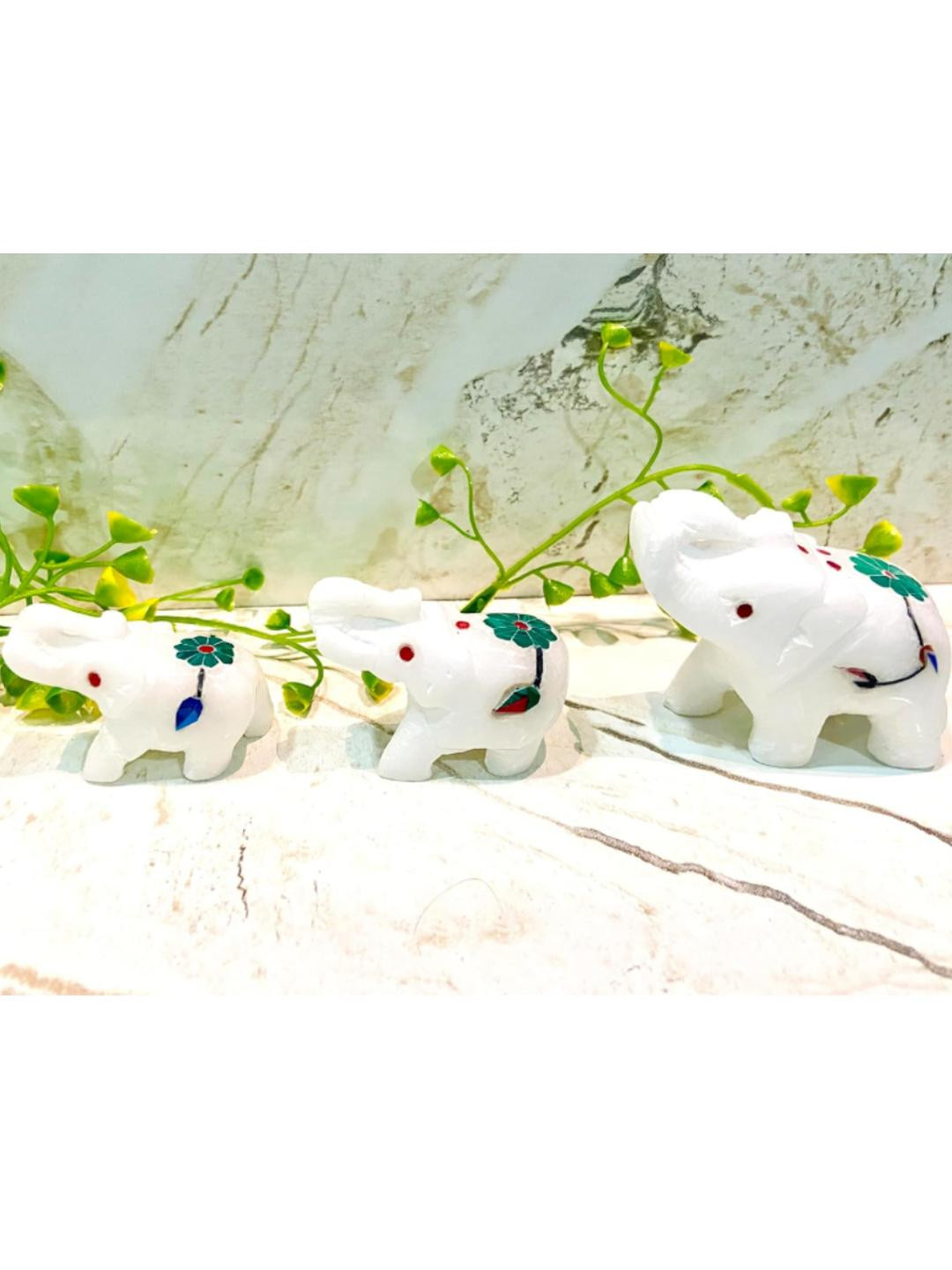 Altaica White Set of 3 Elephant Family Figurine Showpieces