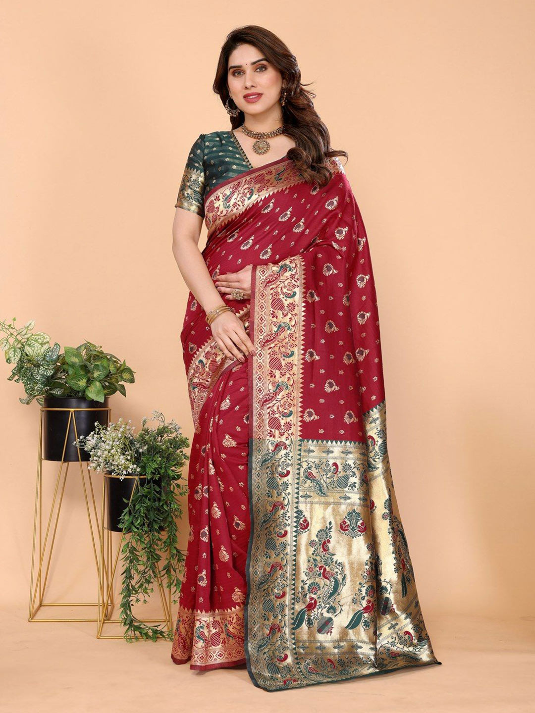 Shriyangan Ethnic Motifs Woven Design Zari Kanjeevaram Saree
