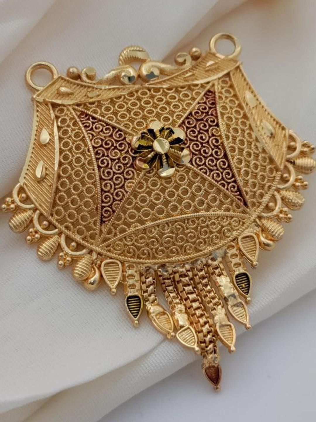 Niva Fashion Trendy Gold-plated Brass Pendant