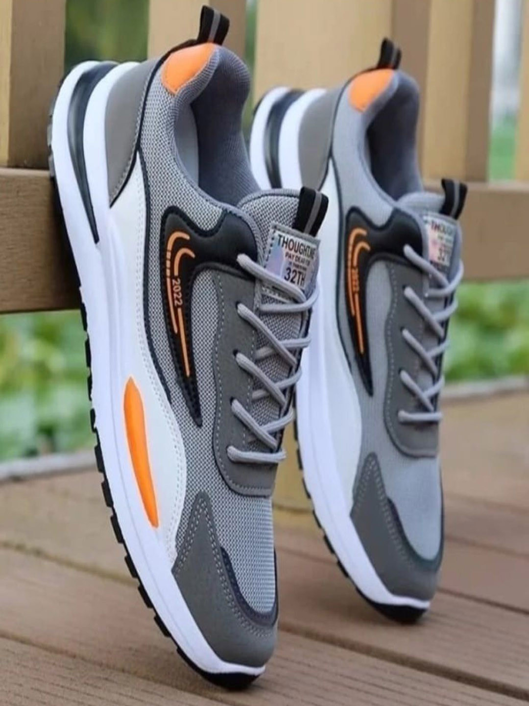 LUVLEO Men Colourblocked Sneakers