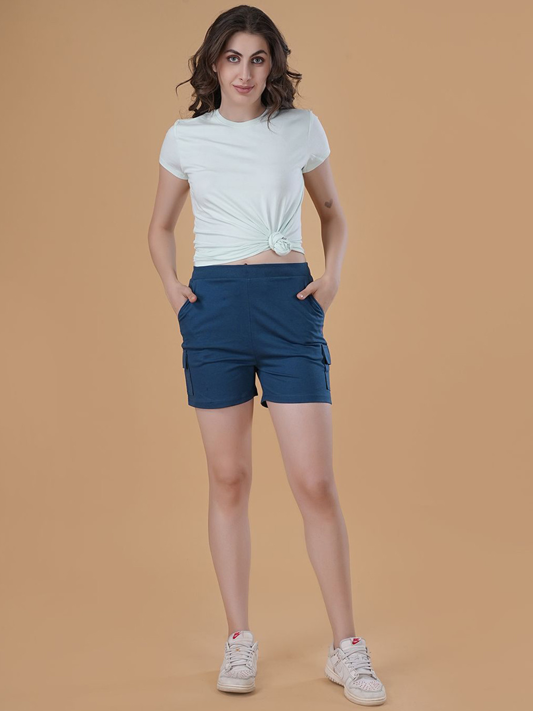 She N She Women Regular Fit Mid-Rise Outdoor Shorts