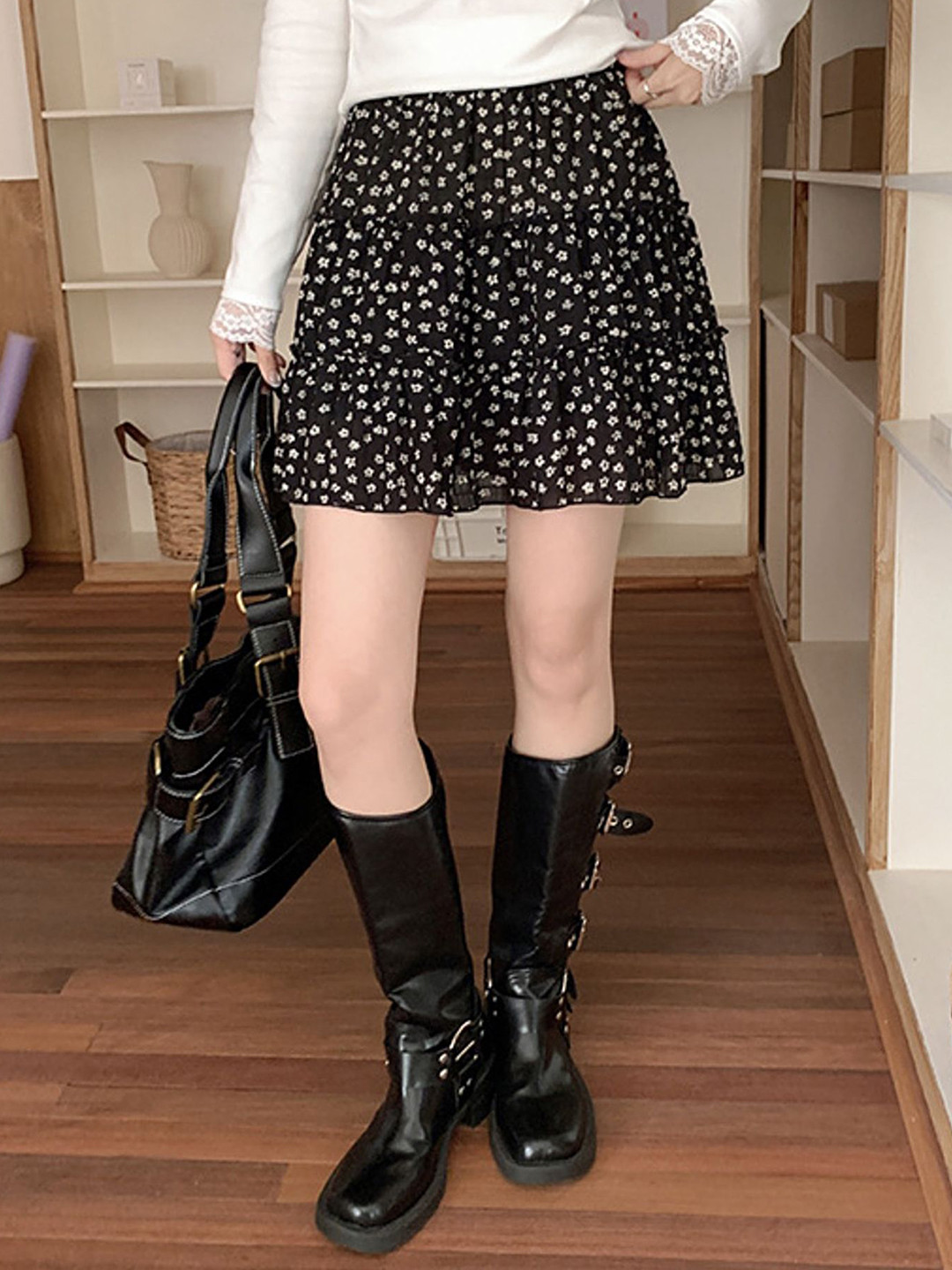 LULU & SKY Ditsy Floral Short Skirt