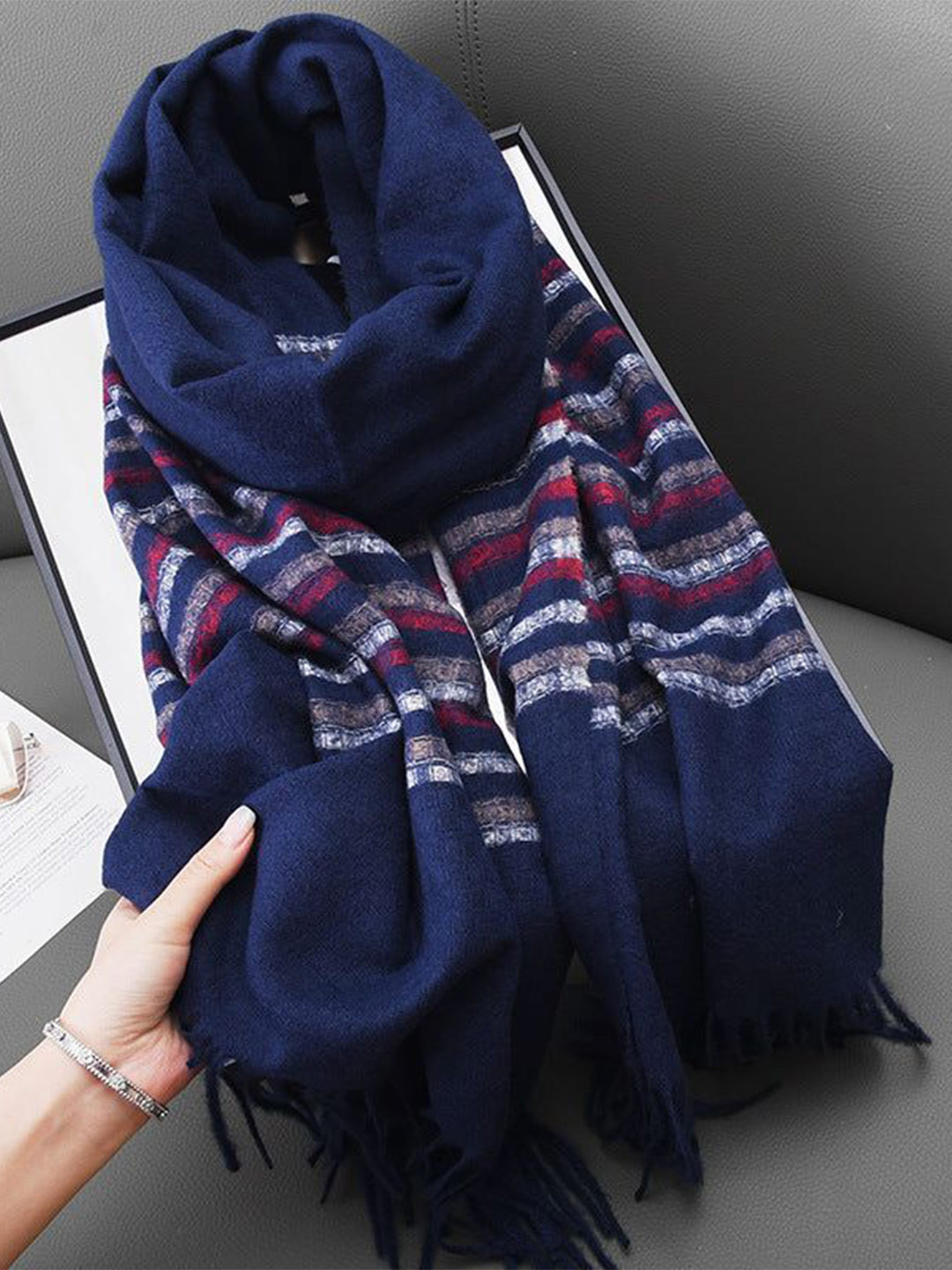 QUECY Women Striped Printed Stole With Tasselled Details