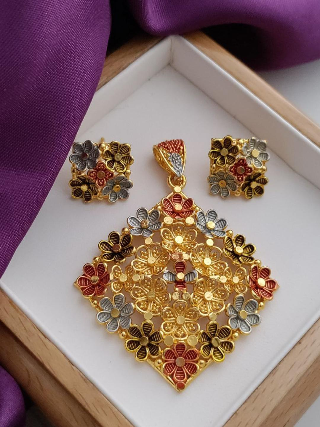 Niva Fashion Gold-plated Brass Jewellery set Pendent and matching Earing set