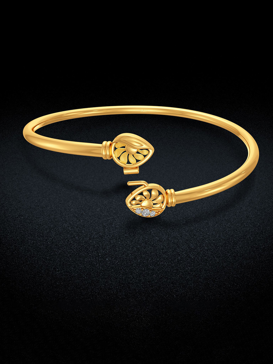 Joyalukkas Embroidered 22Kt Gold Bangle