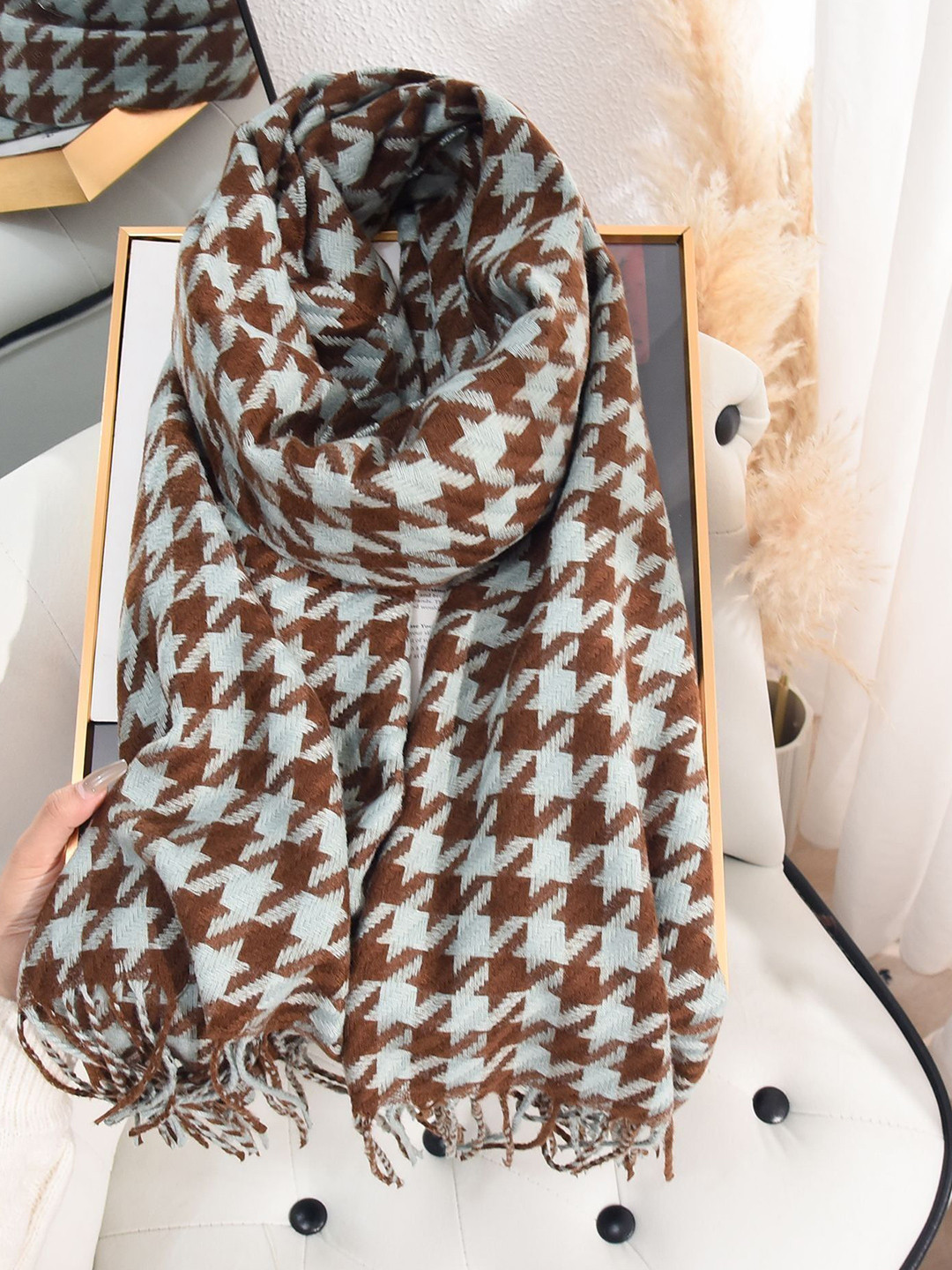 QUECY Women Geometric Shape Printed Silk Stole With Tasselled