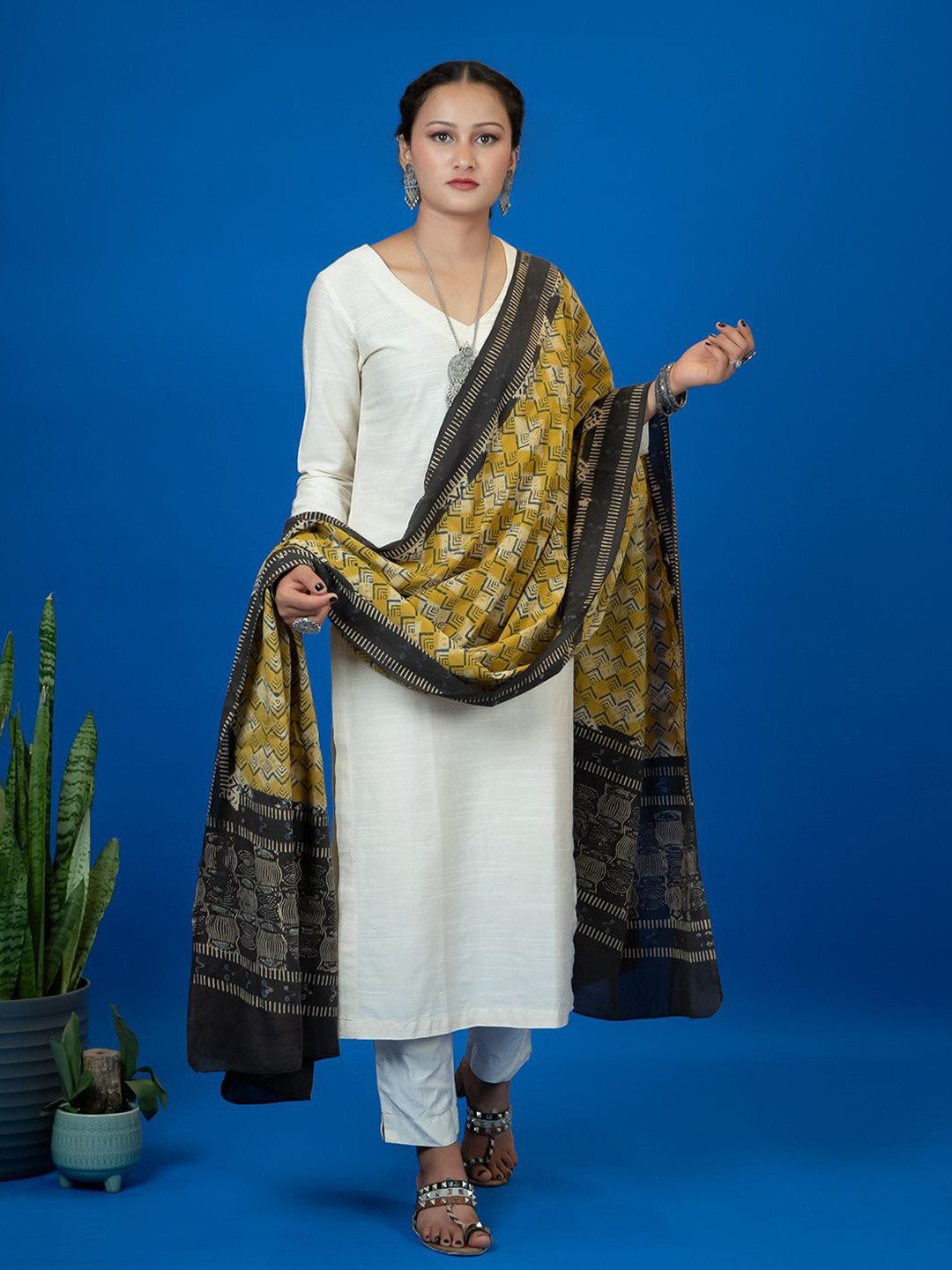 Ushvii Geometric Printed Block Printed Pure Cotton Dupatta