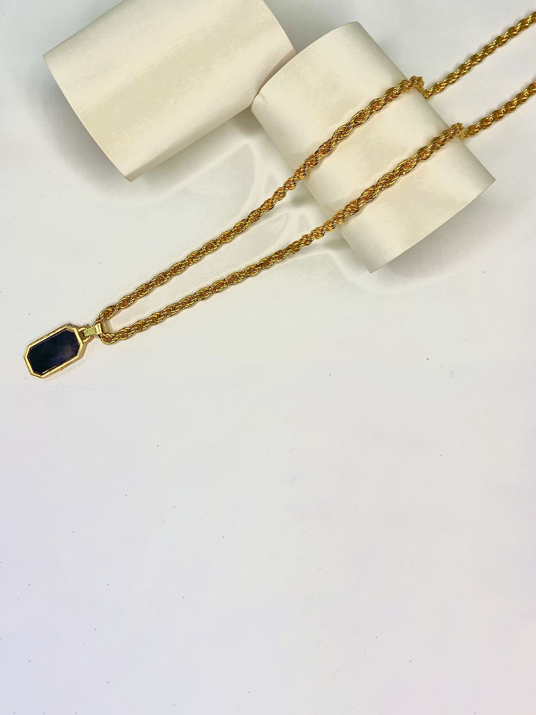Psight Men Onyx Stone Studded Geometric Pendant With Chain