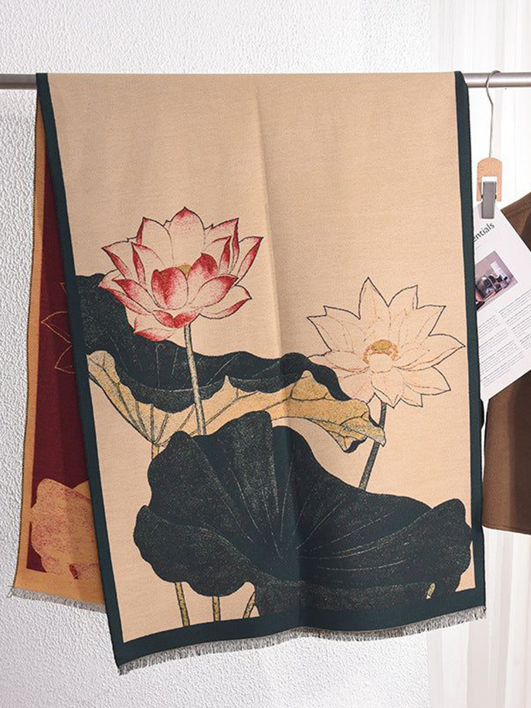 QUECY Women Floral Print Stole with Fringed Border