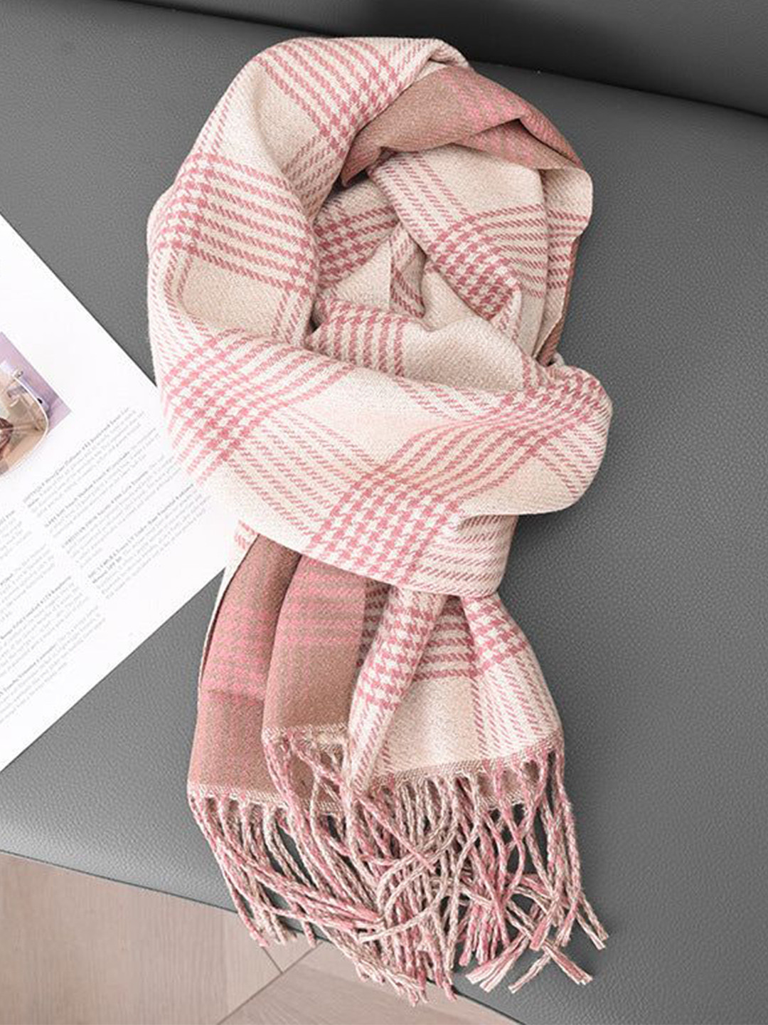 QUECY Women Checked Tasselled Borderd  Stole