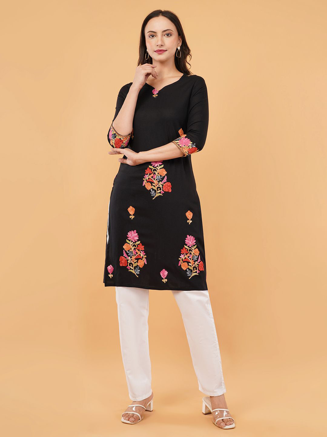 Kala Maison Floral Embroidered V-Neck Thread Work Straight Kurta