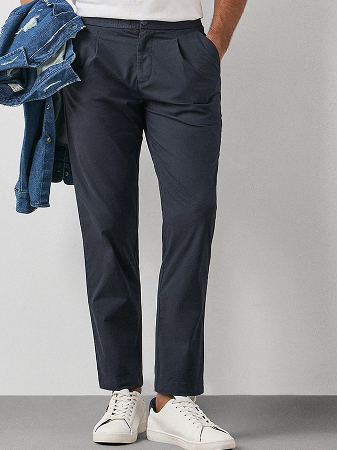 Red Flame Men Solid Relaxed Tapered Fit Travel Pant