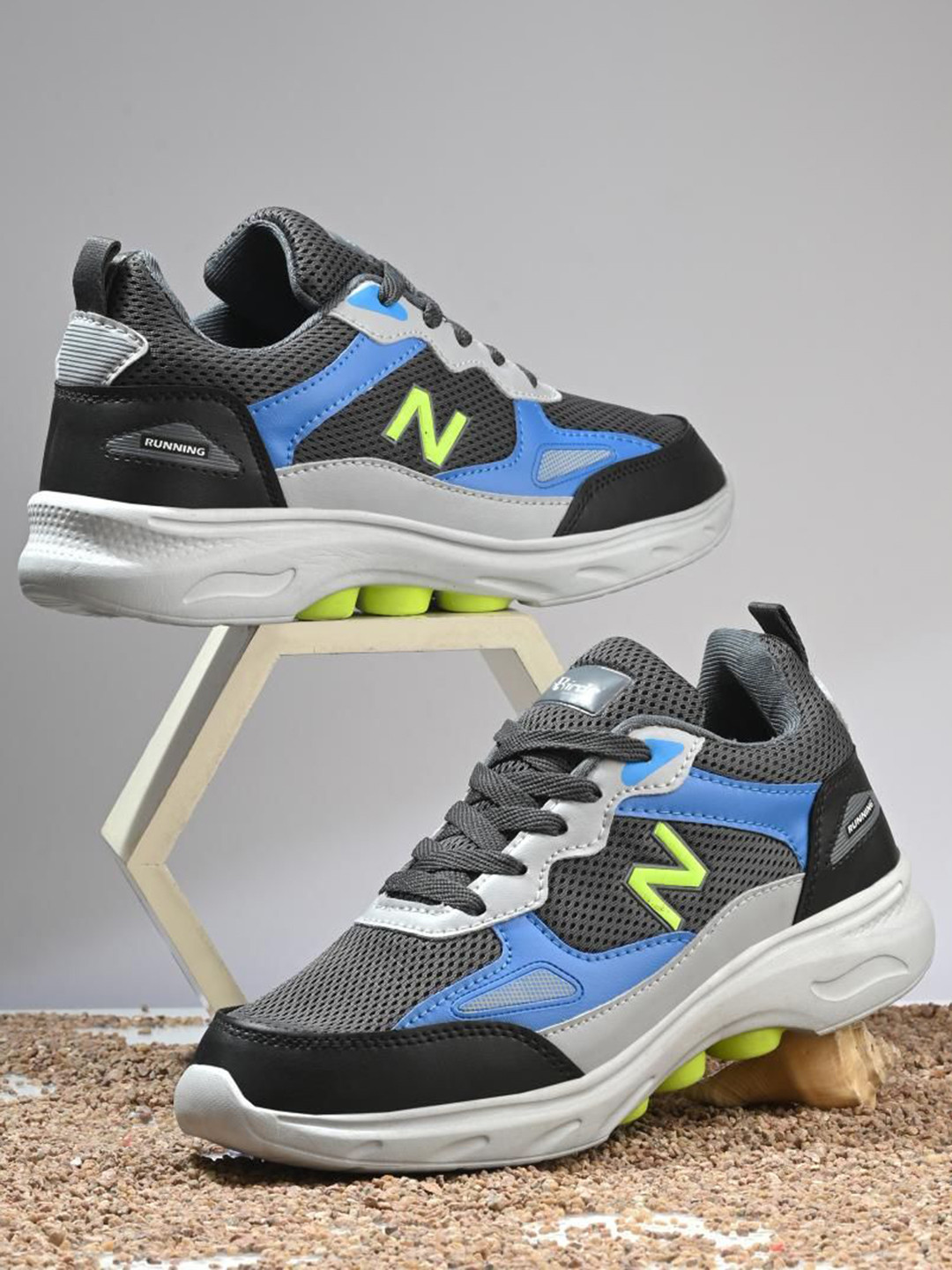 BIRDE Men Woven Design Sneakers