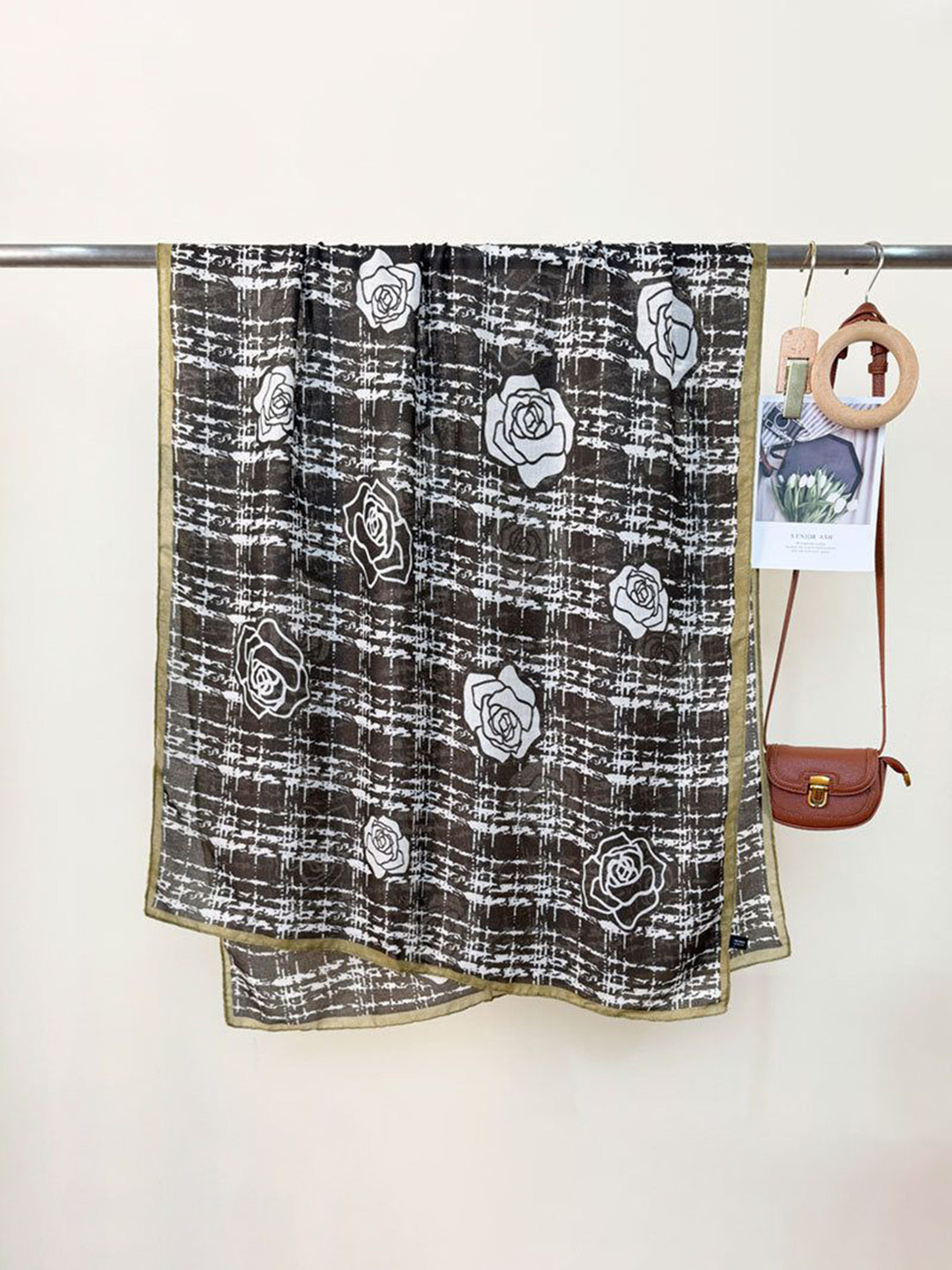QUECY Floral Printed Stole With Taping
