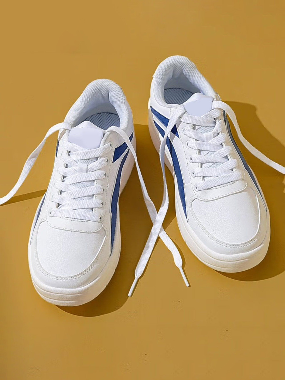 LABBIN Men Lace-Ups Round Toe Sneakers