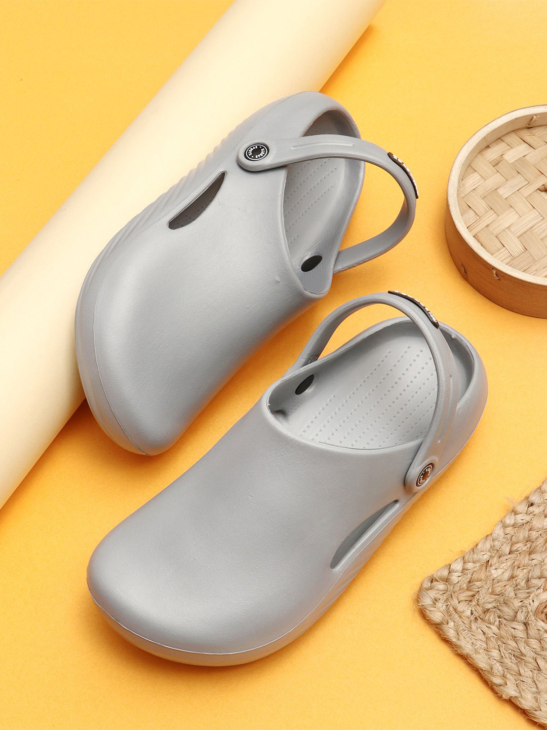 MILESTOE Spirit Men Solid Clogs Flip Flops